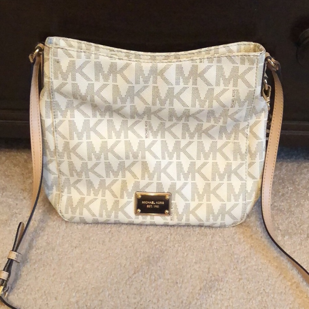 Michael Kors Signature Jet Set Large Messenger
